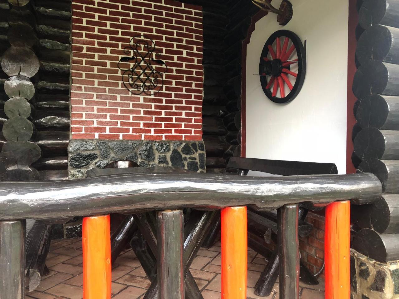 Hot Tub Chalet Retreat Βίλα Μπρασόβ Εξωτερικό φωτογραφία